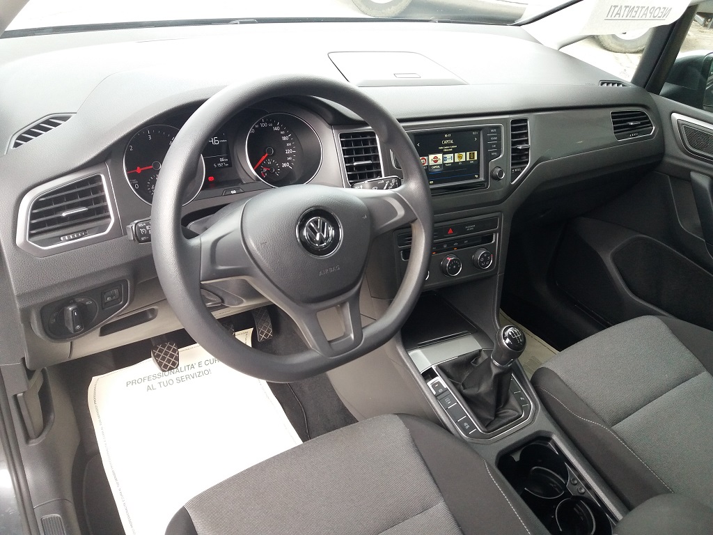 Volkswagen Golf Sportsvan 1.6 TDI BMT Trendline 90 cv (9)
