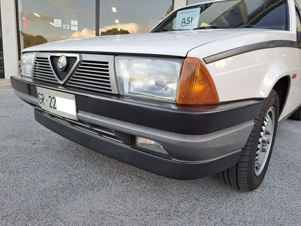 Alfa Romeo 75 1.6 (36)