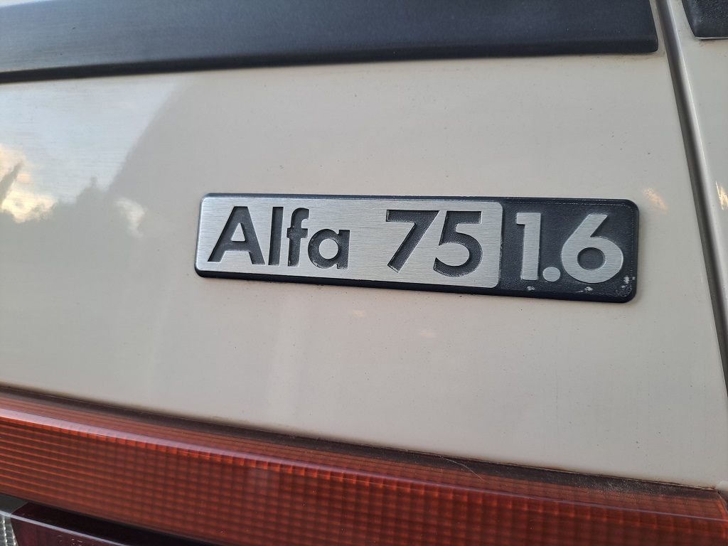 Alfa Romeo 75 1.6 (46)
